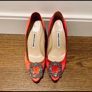 Manolo Blahnik red hangisi pumps